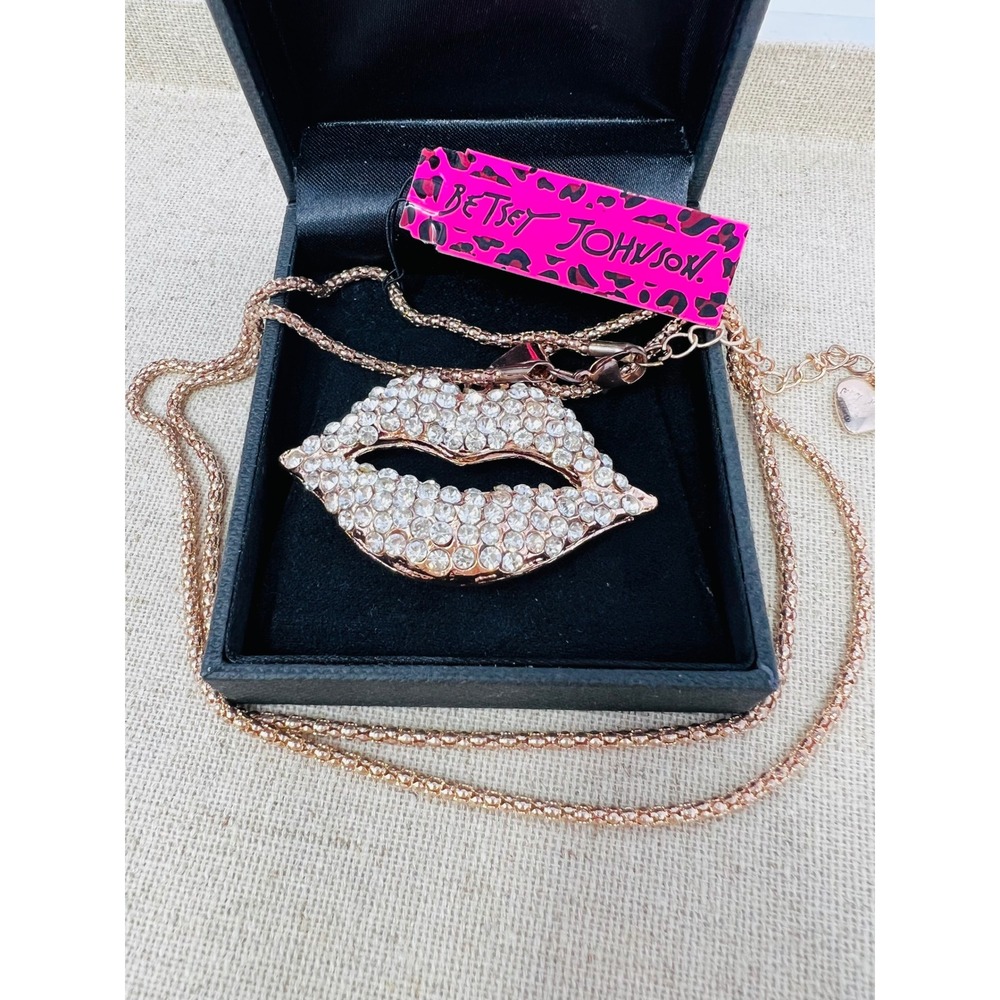 Betsey Johnson Rose Gold Tone Rhinestone Encrusted Lip Pendant Necklace NWT